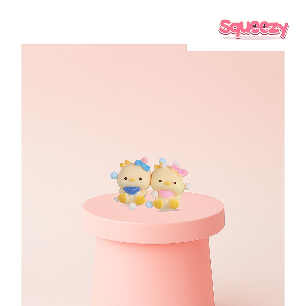 Cute Duck Squishies being squeezed